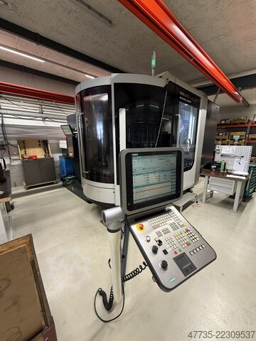 CNC-Universal-Bearbeitungszentrum DECKEL MAHO DMC 80 FD duoBlock