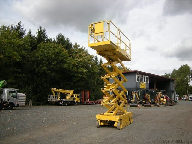Work platform GENIE GS 3246 Scherenarbeitsbühne 11,9 m