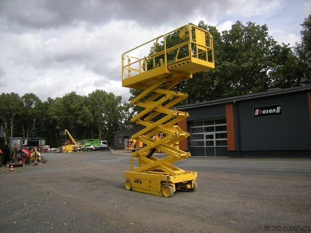 Work platform GENIE GS 3246 Scherenarbeitsbühne 11,9 m