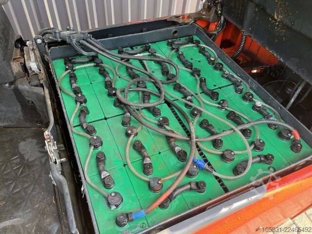 Electric 4-wheel forklift Linde E20PHL-02
