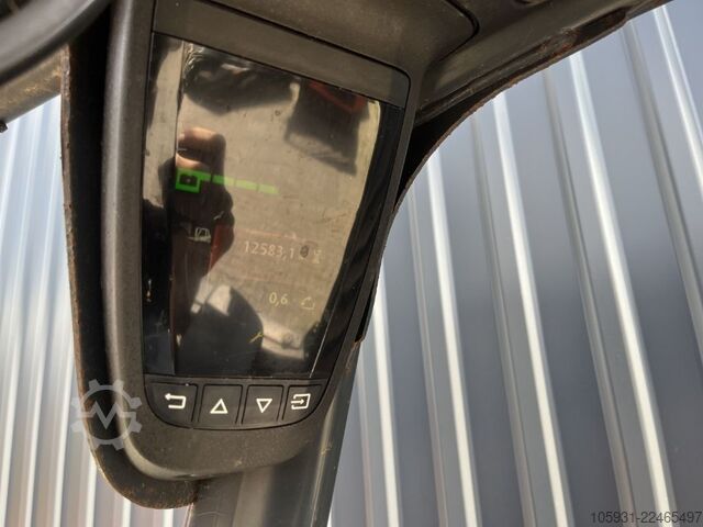 Electric 4-wheel forklift Linde E20PHL-02