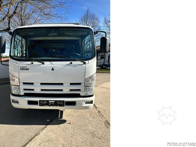 Livestock transporter Isuzu N62.150 2 Pferde, 7 eingetragene Sitzplätze