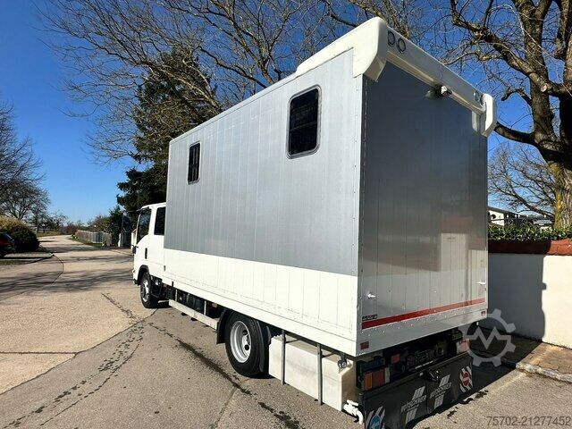 Livestock transporter Isuzu N62.150 2 Pferde, 7 eingetragene Sitzplätze