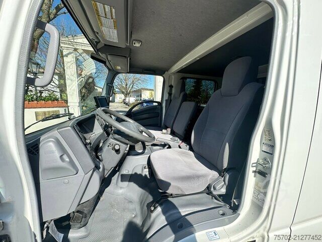 Livestock transporter Isuzu N62.150 2 Pferde, 7 eingetragene Sitzplätze