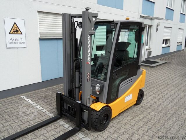 Electric 4-wheel forklift Jungheinrich EFG 320 - Kabine mit Heizung - Freihub