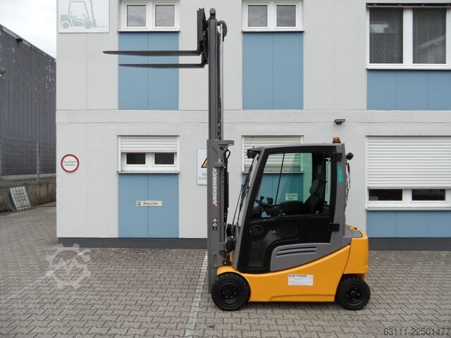 Electric 4-wheel forklift Jungheinrich EFG 320 - Kabine mit Heizung - Freihub