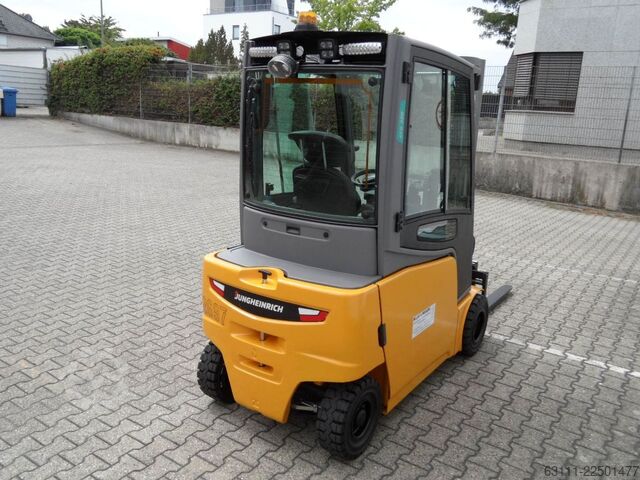 Electric 4-wheel forklift Jungheinrich EFG 320 - Kabine mit Heizung - Freihub