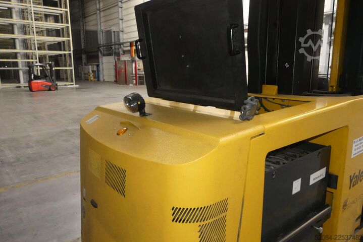 Yale high-bay forklift Yale MTC15MWB