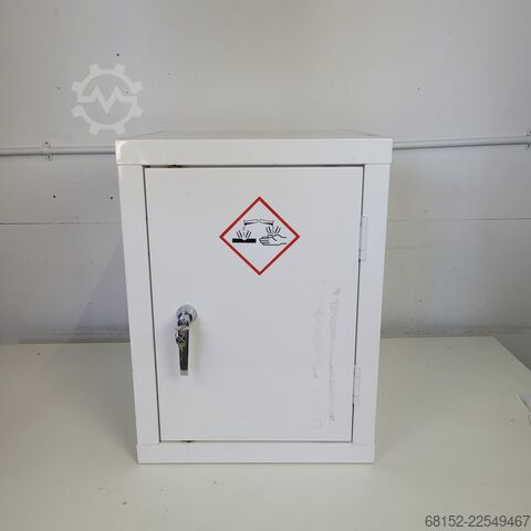 Kleiner abschließbarer Chemikalienschrank  