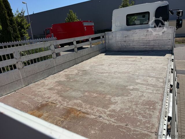 LKW mit Pritsche (offen) DAF LF 230 Pritsche+Kran Palfinger PK8501