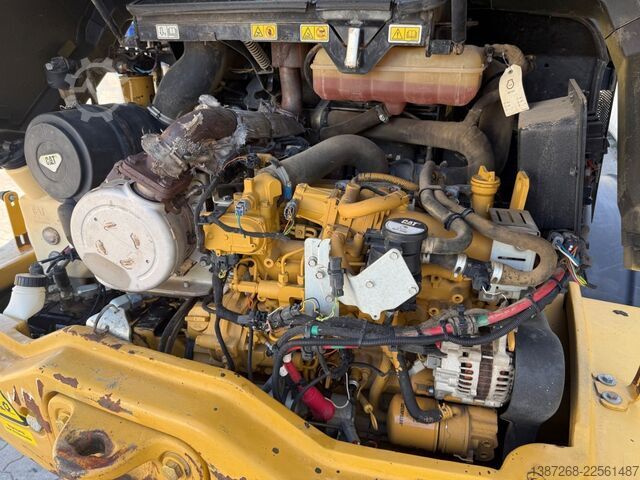 Radlader CATERPILLAR 908M / 2015 BJ / 7.656 H / Schaufel + Gabel