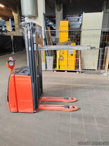 Pallet Stackers Linde L14 2.9m/ initial/ free lift