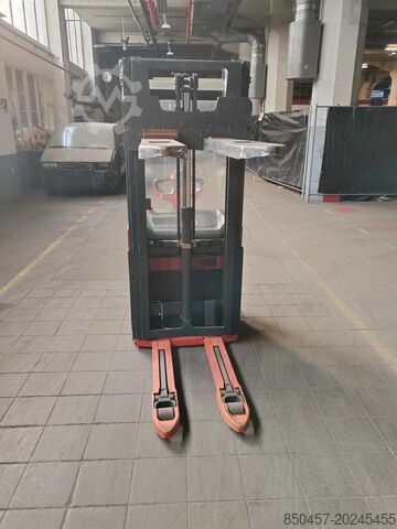 Pallet Stackers Linde L14 2.9m/ initial/ free lift