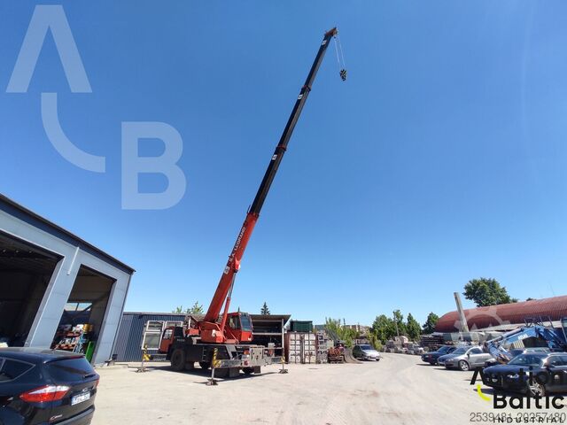 All terrain crane Liebherr LTM 1025