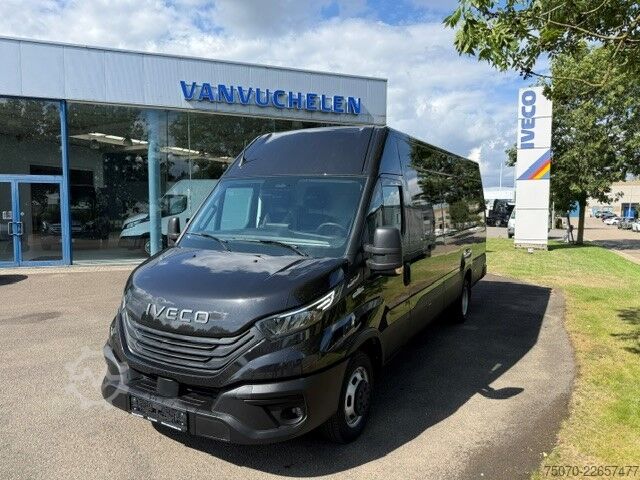 High-roof long-wheelbase panel van Iveco 