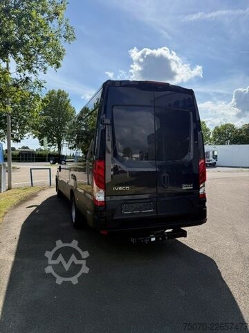 High-roof long-wheelbase panel van Iveco 