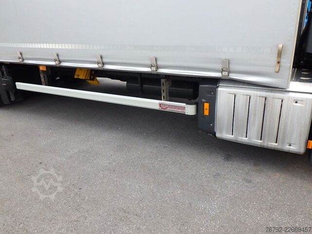 LKW mit Pritsche (offen) MERCEDES-BENZ 1833 LnR L-Fhs./Pritsche 7,35m/LBW 2to/Vollluftg