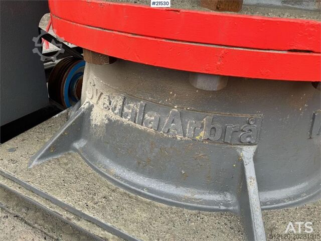 Crusher Svedala Arbrå 1336 spindle crusher with parts crusher.