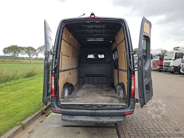 High-roof van MERCEDES-BENZ SPRINTER 319 L2H2 MBUX10  LED!!