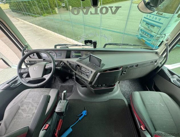 Standard tractor unit VOLVO FH 500 6X2 XL 2x TANKS (950 LITERS) I-PARC COOL
