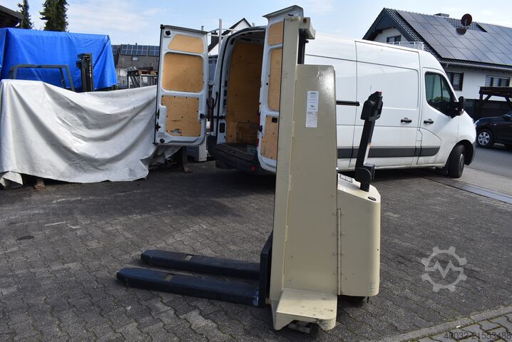 Hochhubwagen Crown 1 EMT