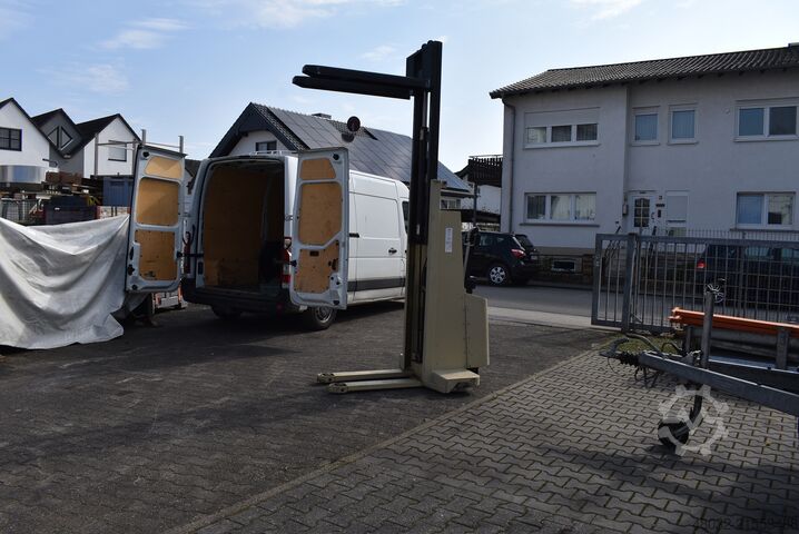 Hochhubwagen Crown 1 EMT