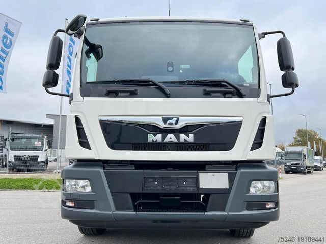 Flatbed truck MAN TGM 15.290 /BL/Pritsche 7,25m/LBW/AHK/Nur 26 tkm