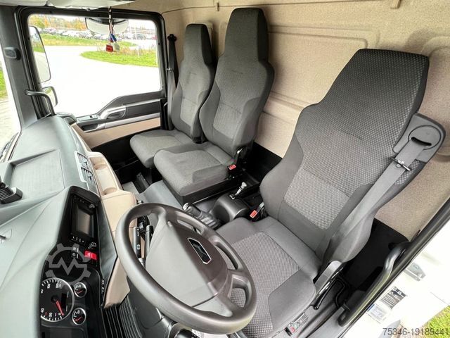 Flatbed truck MAN TGM 15.290 /BL/Pritsche 7,25m/LBW/AHK/Nur 26 tkm