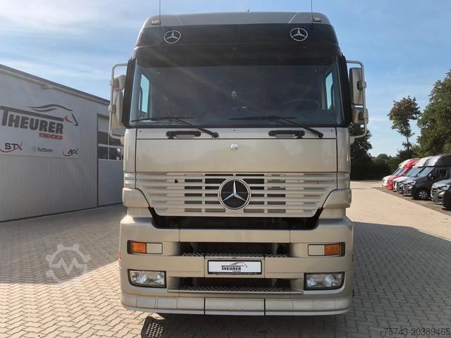Viehtransporter LKW MERCEDES-BENZ Actros 2635   6 Pferde  Roelofsen,