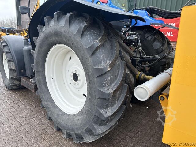 Traktor New Holland TSA 125