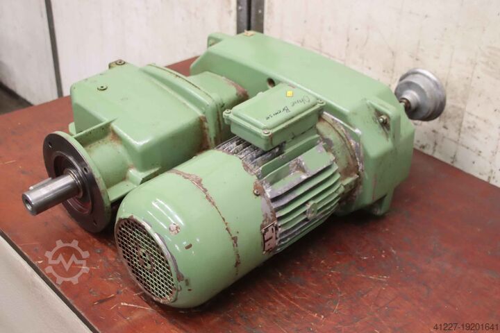 Adjustable gear motor 4 kW 14.5-109 rpm Nord SK 42 F-R210 U-112 M/4 BRE