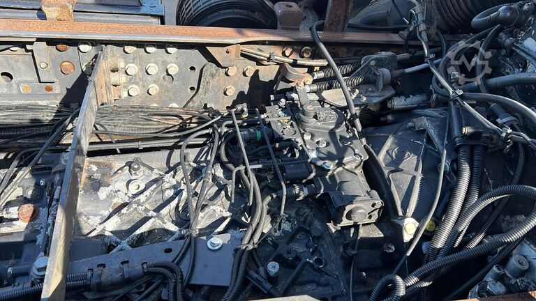 Fahrgestell mit Fahrerhaus Renault Kerax 450 DXI (BOITE MANUELLE / LAMES / BIG AXL...