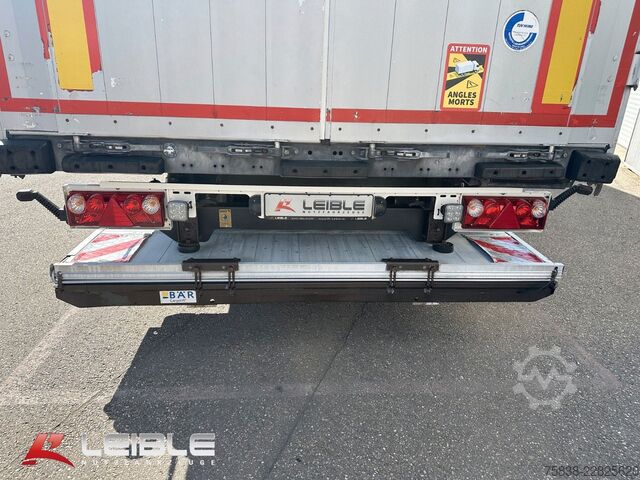 Auflieger mit Pritsche & Plane SCHMITZ CARGOBULL SCS Tautliner mit LBW / Ladebordwand Bär 2t