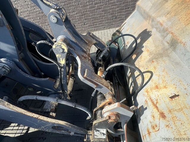 Radlader Terex TL 160 +HOOGKIEPBAK+HYDRAULISCHE+VEEGBORSTEL