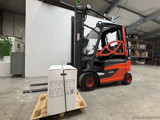 Electric - 4 wheels Linde E25 + Ladegerät NEU 80100--EK