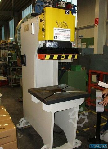 Open fronted high speed press Hidralmac 40 T Einständerpresse