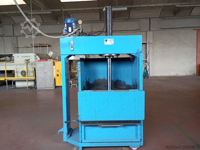 Kartonabfall-Ballenpresse Pressa-compattatore ITALSYSTEM T10