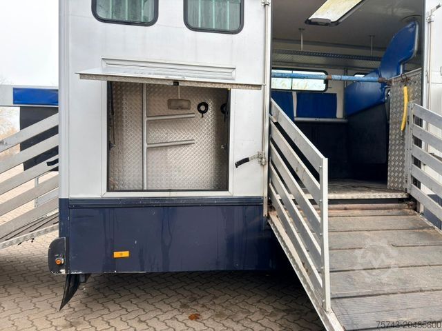 Cattle truck MERCEDES-BENZ ATEGO 1324  6  Pferde  Wohnung