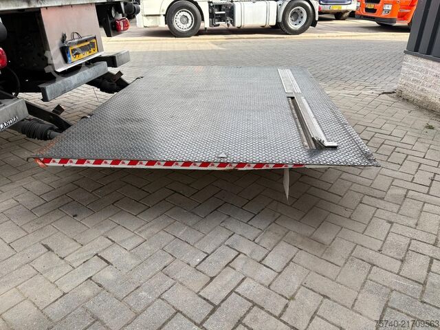 Box body Iveco 120E 210 + LOADLIFT
