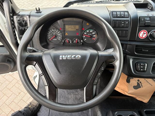 Box body Iveco 120E 210 + LOADLIFT