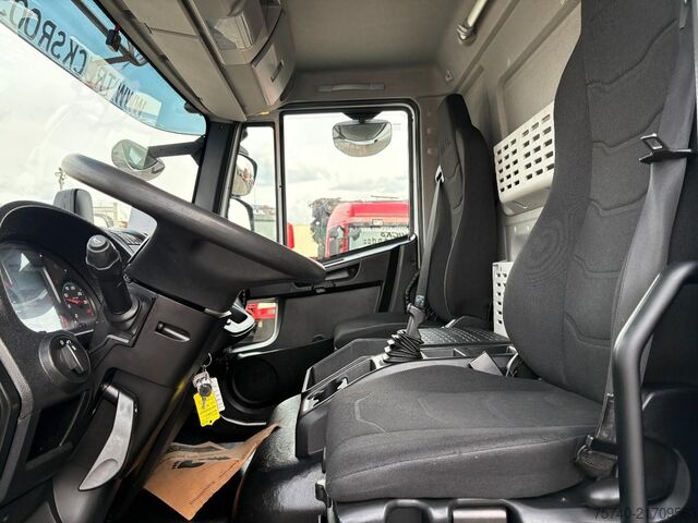 Box body Iveco 120E 210 + LOADLIFT