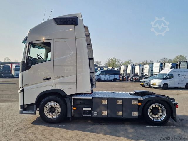 Volume-SZM Volvo FH 13.500 Globetrotter XL 4x2 - Low deck - I Sa...