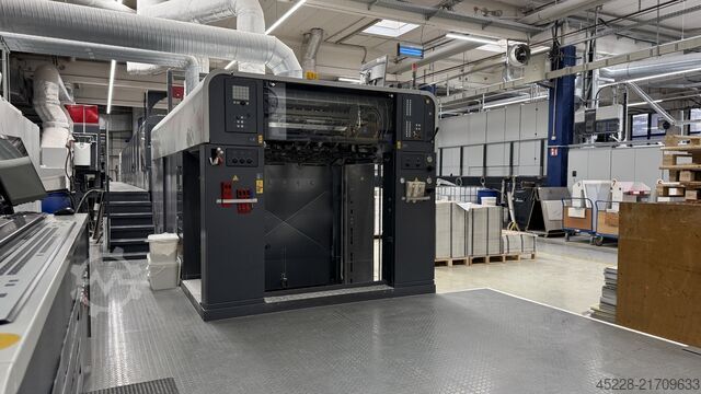 Sheetfedoffset Man Roland R 707 LTTLV UV Evolution + Mabeg RS 104