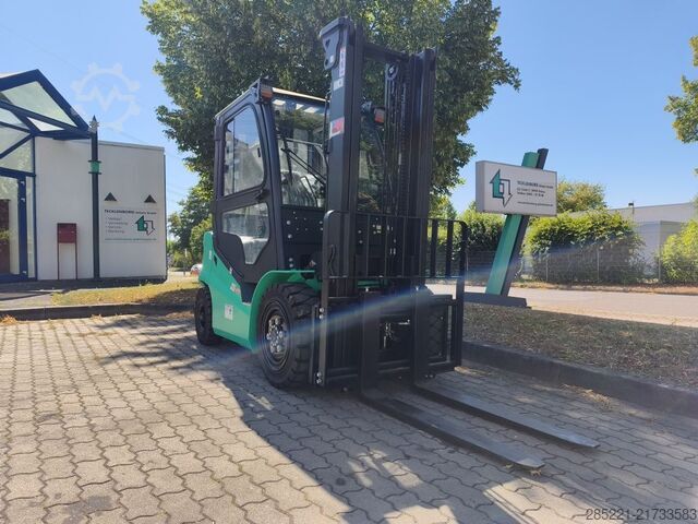 Electric 4-wheel forklift LM ECB35QL - Lithium