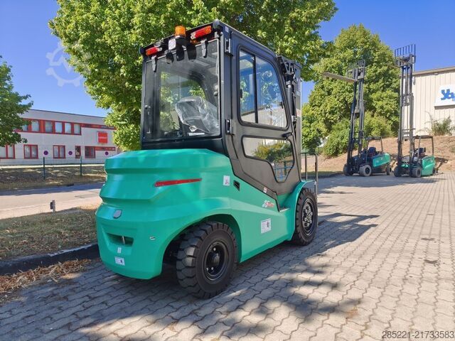 Electric 4-wheel forklift LM ECB35QL - Lithium