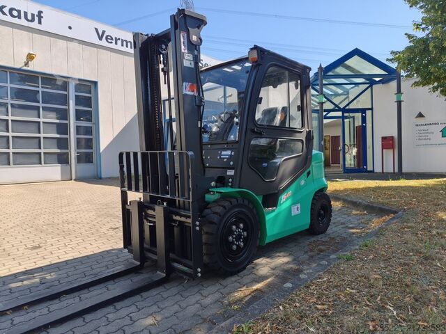 Electric 4-wheel forklift LM ECB35QL - Lithium