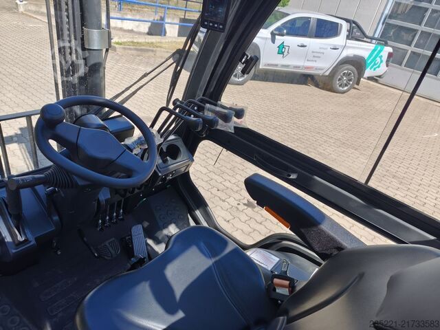 Electric 4-wheel forklift LM ECB35QL - Lithium