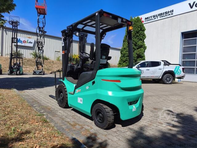 Electric 4-wheel forklift LM ECB25Q