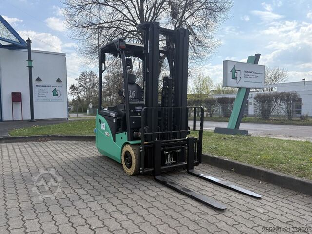 Electric 3-wheel forklift LM ECBT16Q