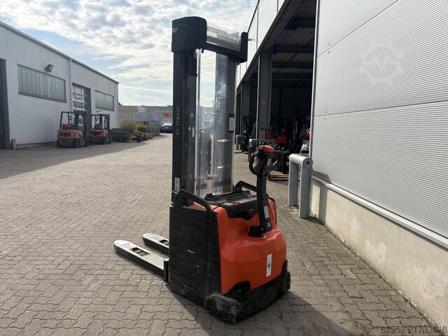 High Lift stacker Toyota SWE 160